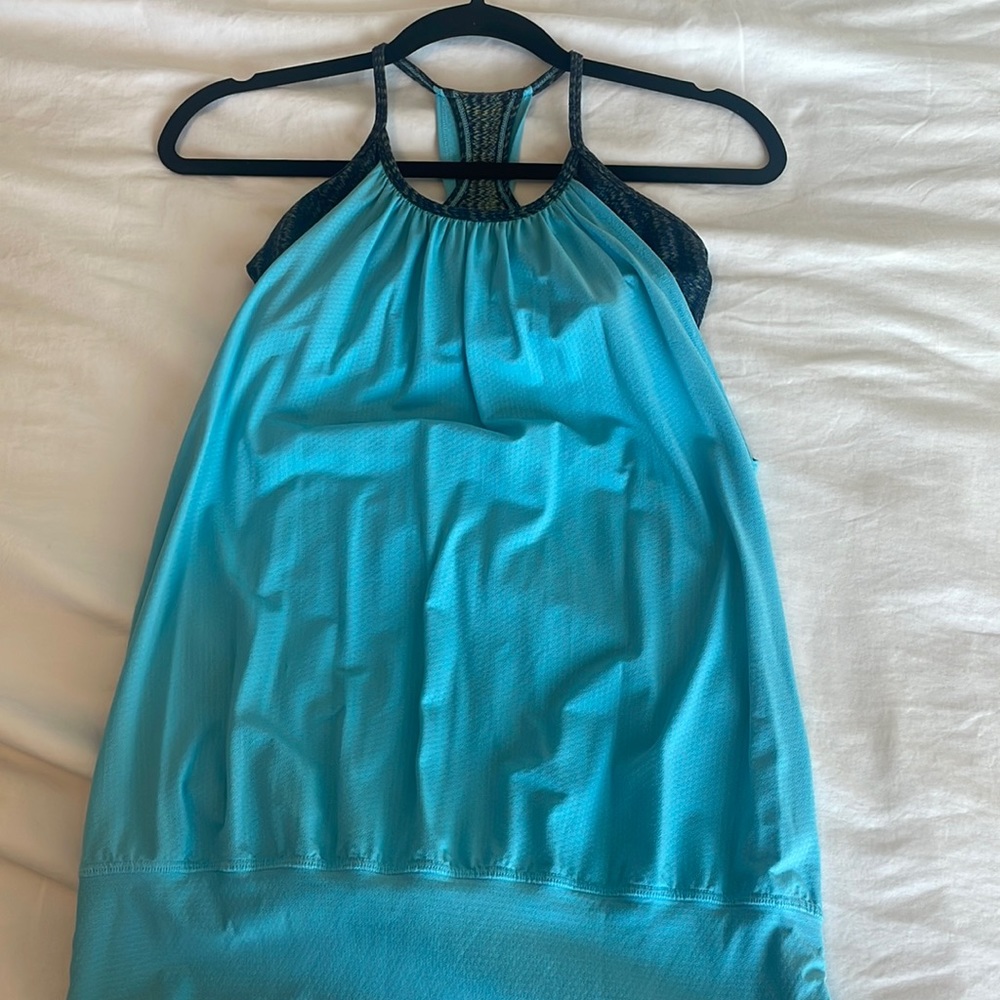 Lululemon work out top w/ bra